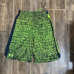 Under Armour Youth L Shorts.